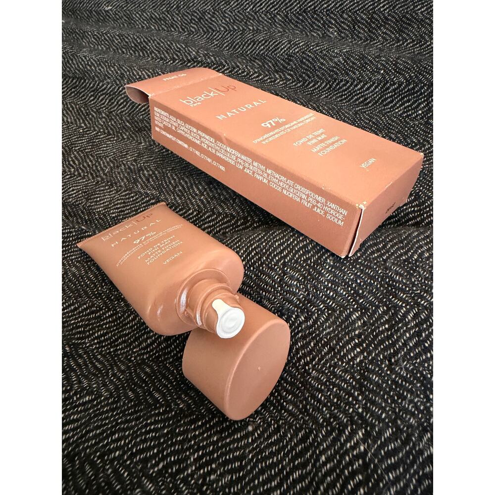 New Black Up natural matte finish Foundation FNAT 06 - Picture 4 of 4